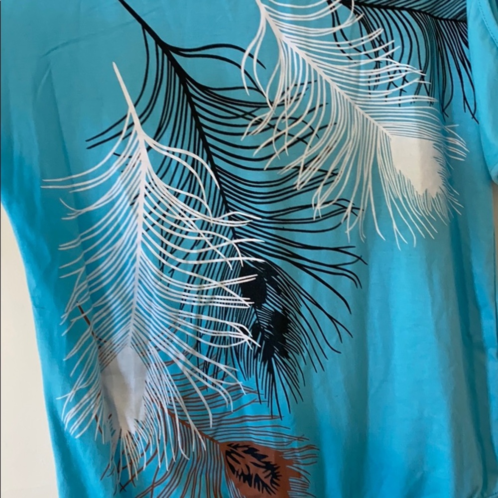 NWOT Cold shoulder shirt!!! Size small beautiful!! - Picture 3 of 10